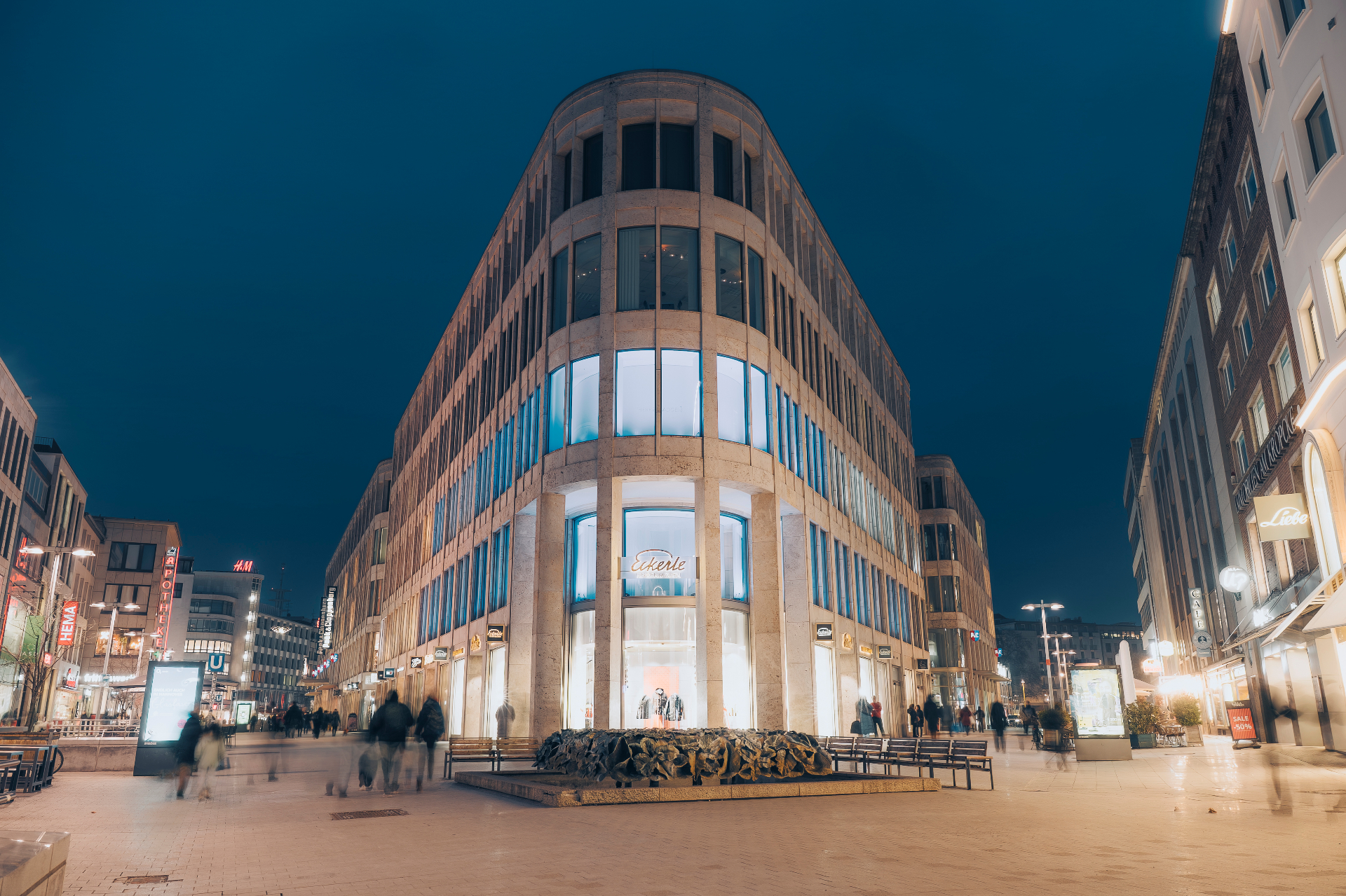 team-gallery-building